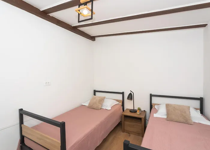 Franchesco Apartman *